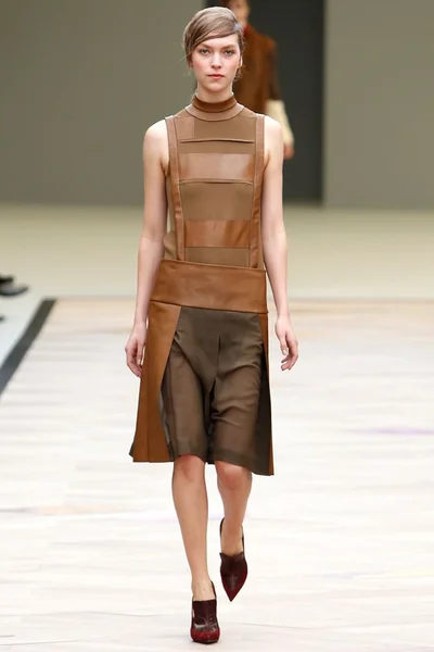 Look 15